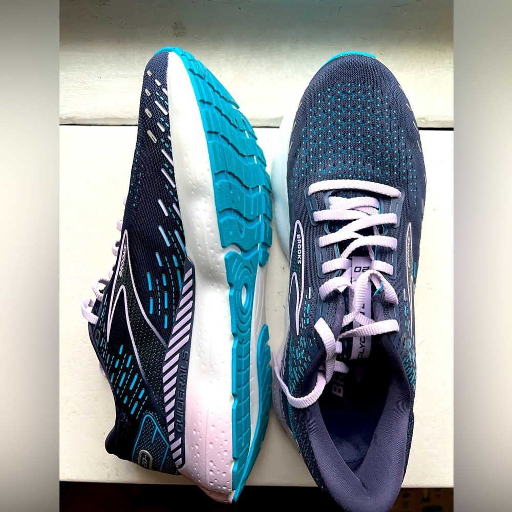 Original Brooks, well known for their quality. I used them once.